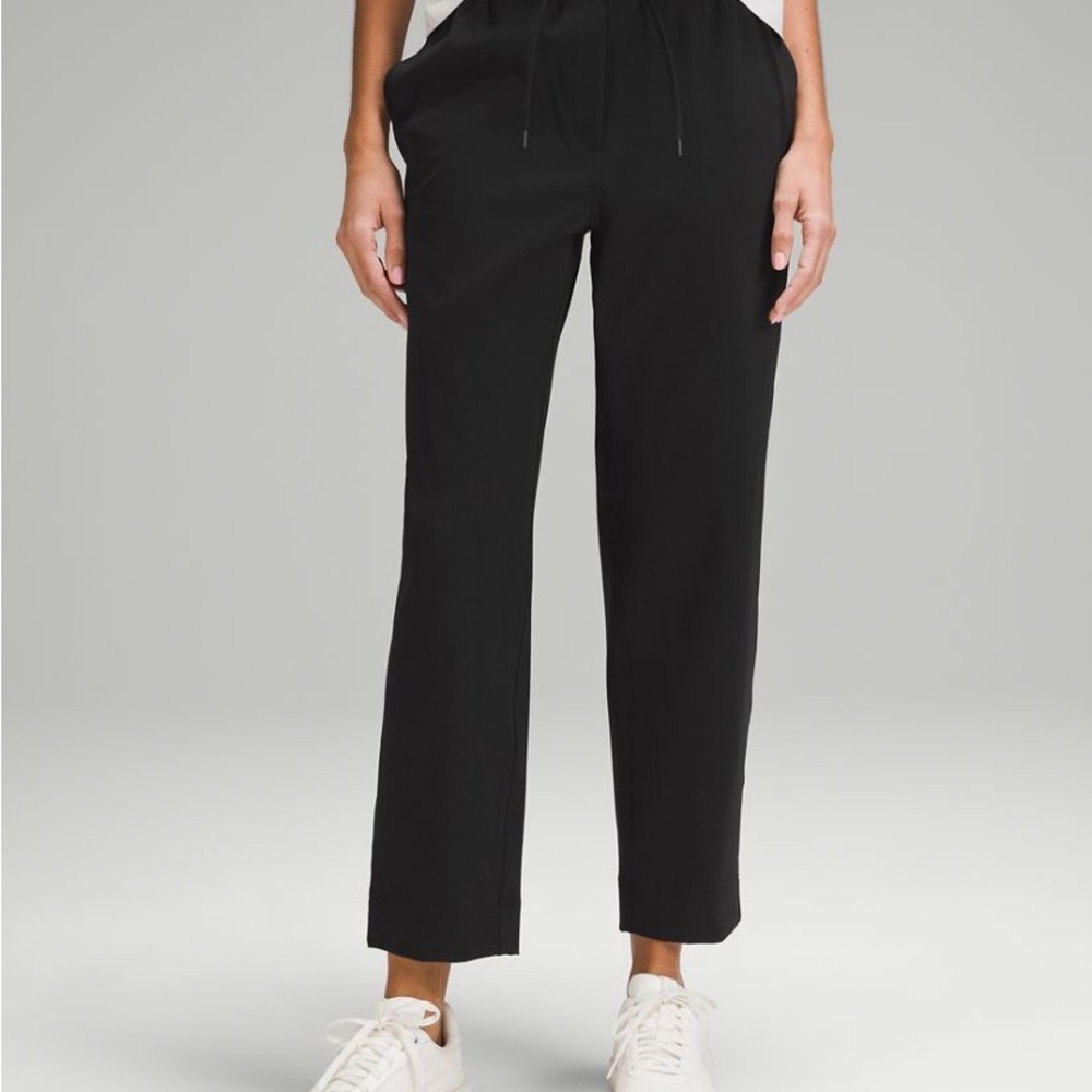 Lululemon tapered-leg mid-rise pant 7/8 length